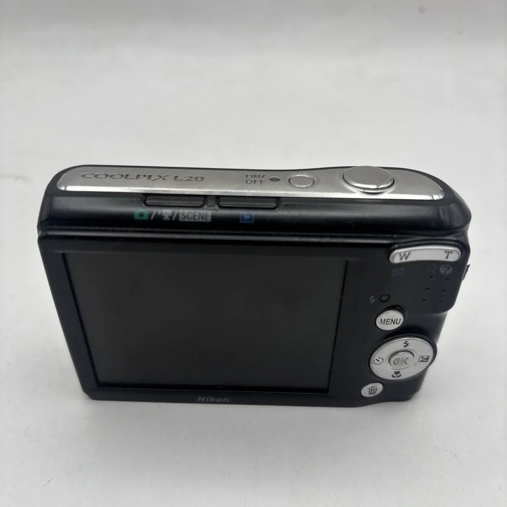 Nikon COOLPIX L20 10.0MP Digital  - No Battery/ No‎ Charger - For Parts Only